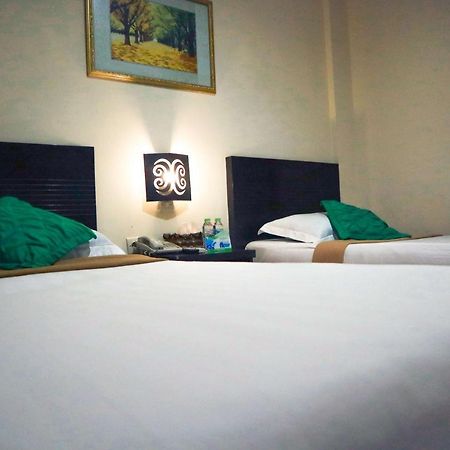 Helios Hotel Malang Extérieur photo