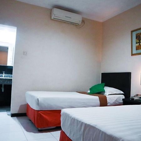 Helios Hotel Malang Extérieur photo