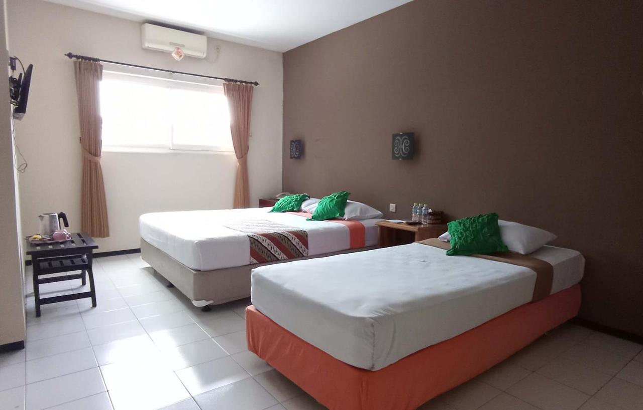 Helios Hotel Malang Extérieur photo