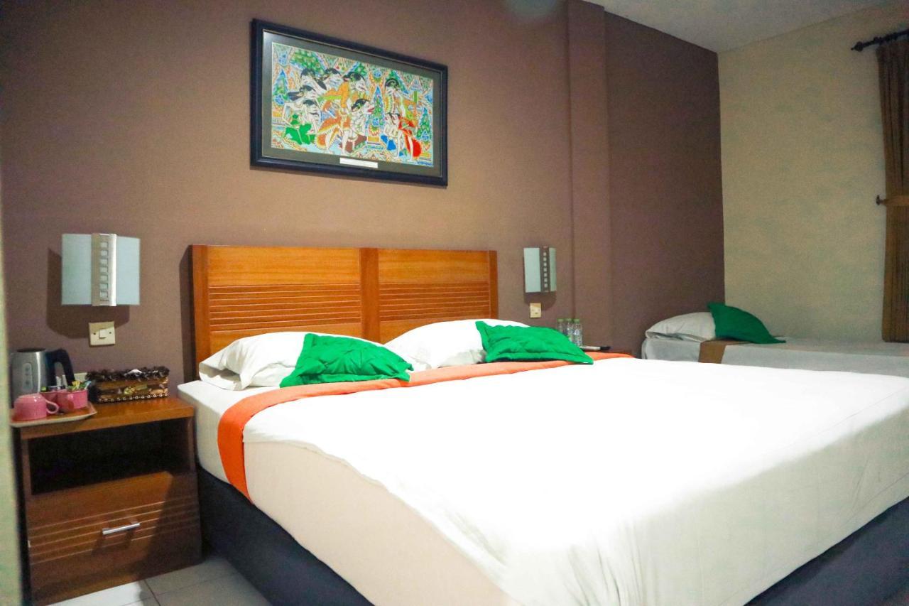 Helios Hotel Malang Extérieur photo