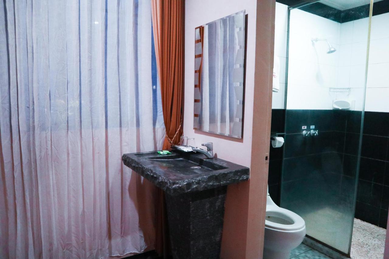 Helios Hotel Malang Extérieur photo